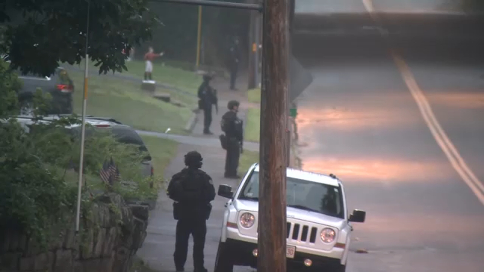 Armed group of men in standoff with MA police, shutting down I-95, prompting shelter-in-place orders - cdc coronavirus Armed group of men in standoff with MA police, shutting down I-95, prompting shelter-in-place orders