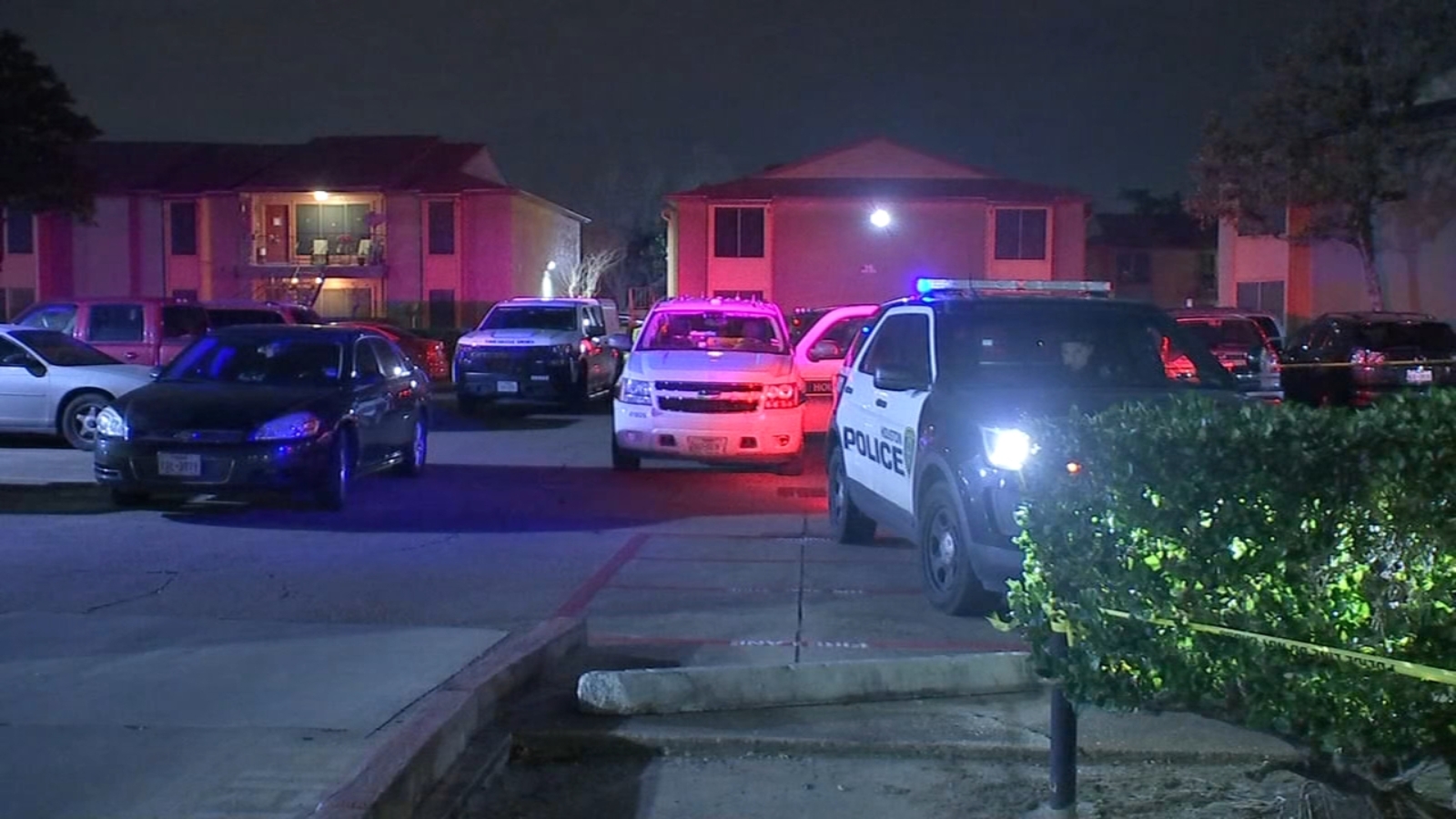 Man shot to death at southeast Houston apartment complex - ABC13 Houston