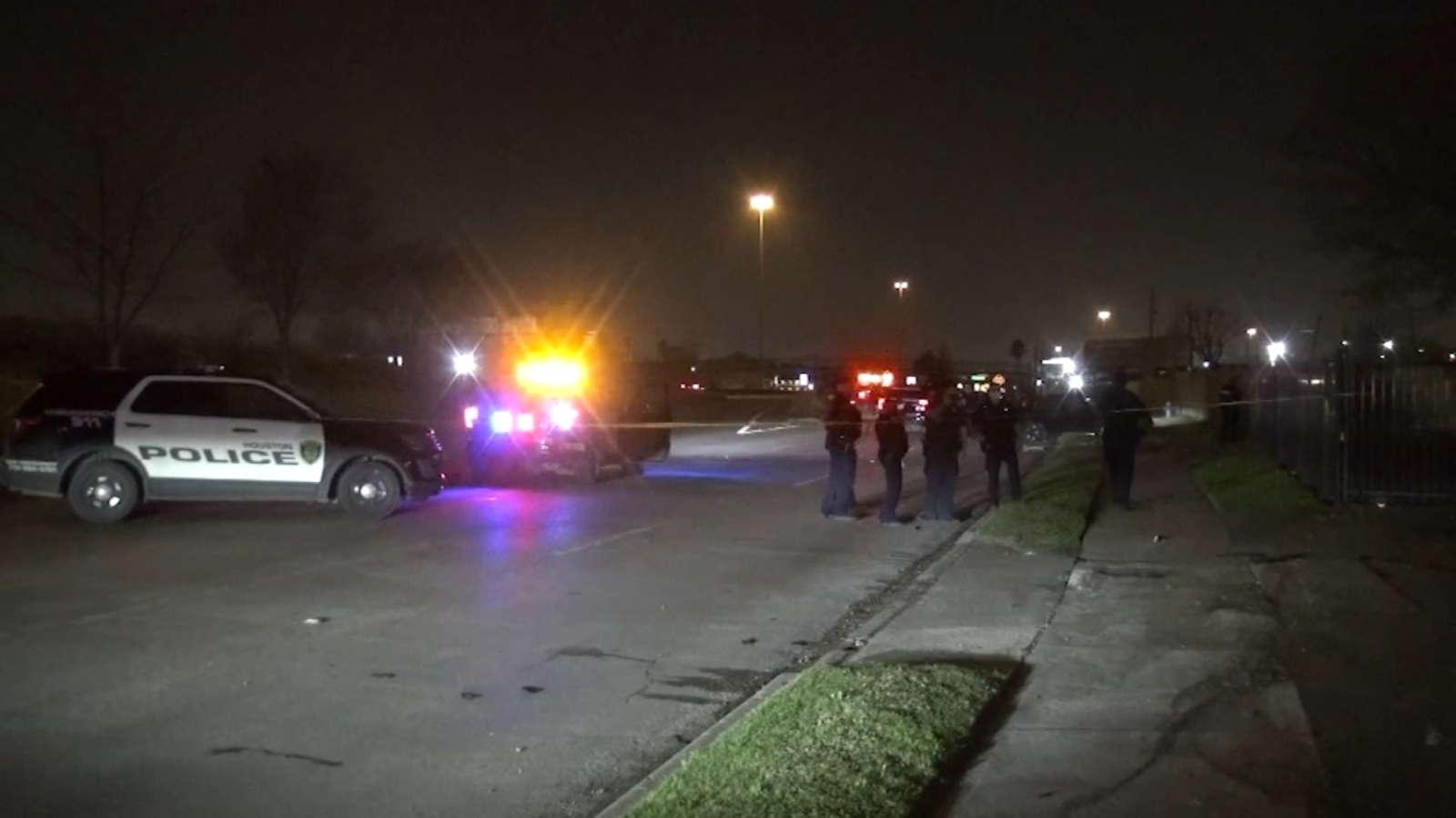East Houston police chase ends in crash, suspect shoots at officers