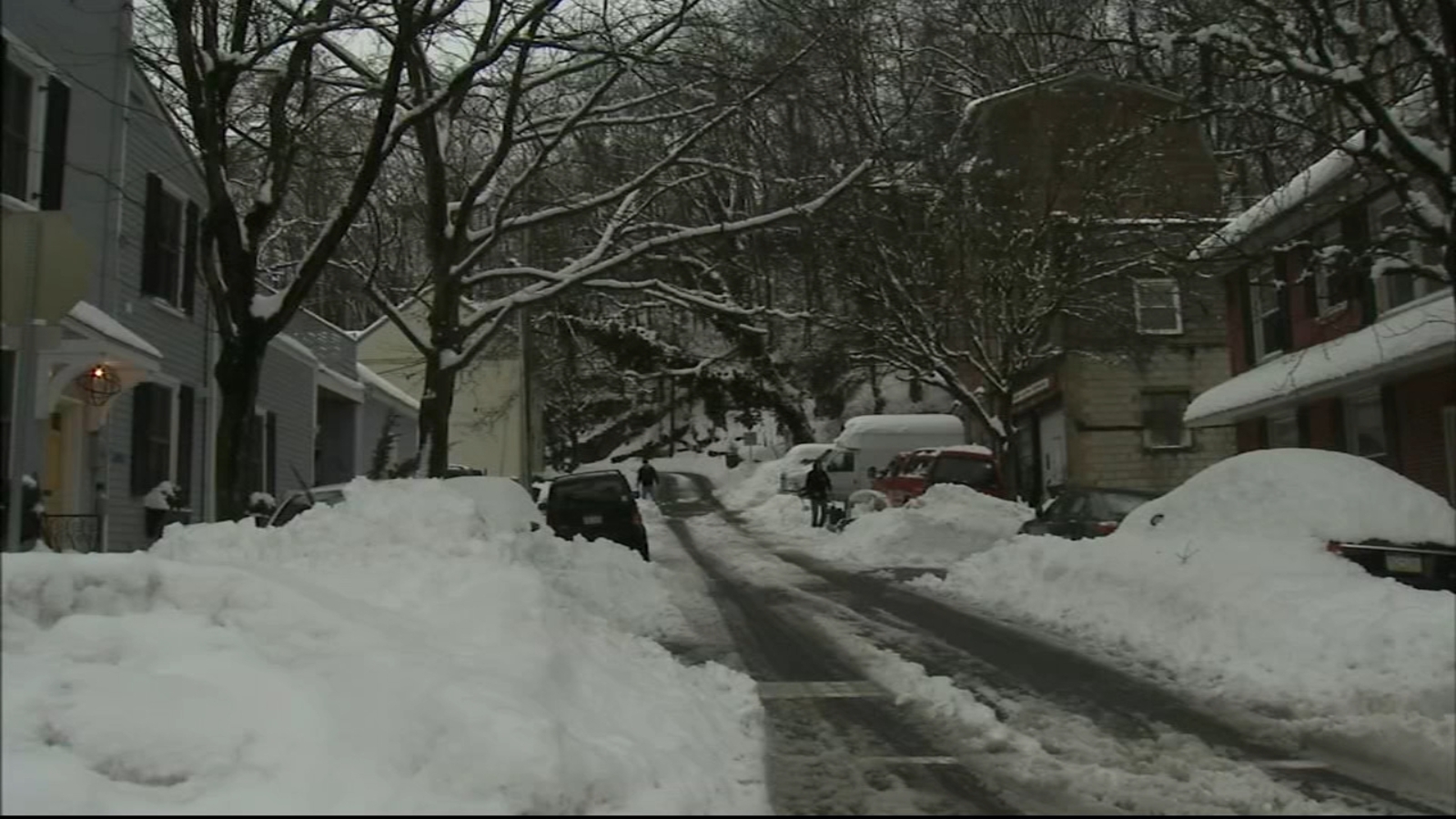 Winter storm dumps nearly 30 inches of snow in Easton, Pennsylvania