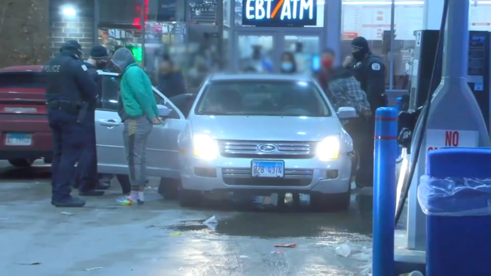 Chicago carjacking occurs while man shovels snow on North Cleaver in