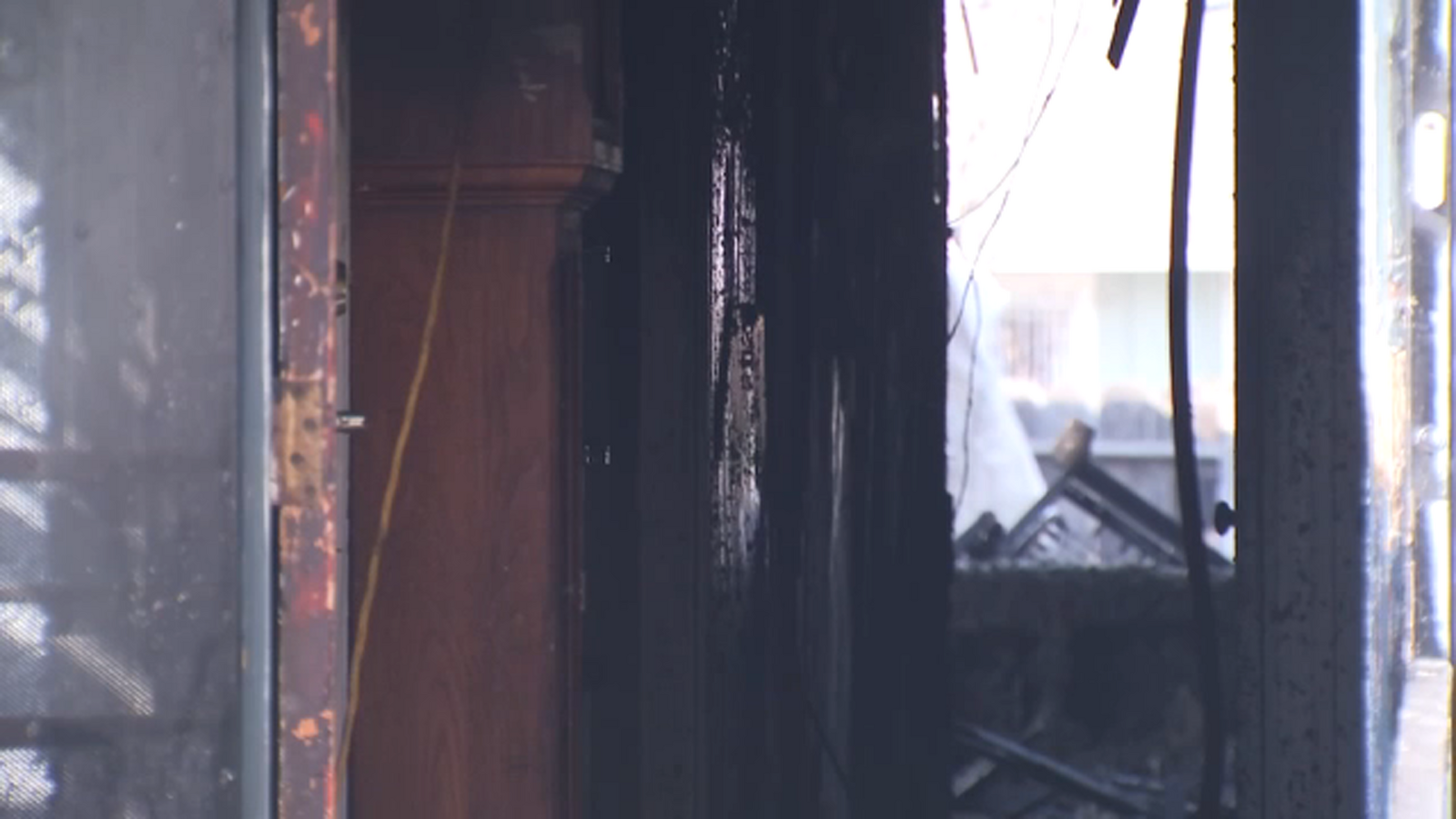 2 injured in central Fresno house fire, firefighters say - ABC30 Fresno