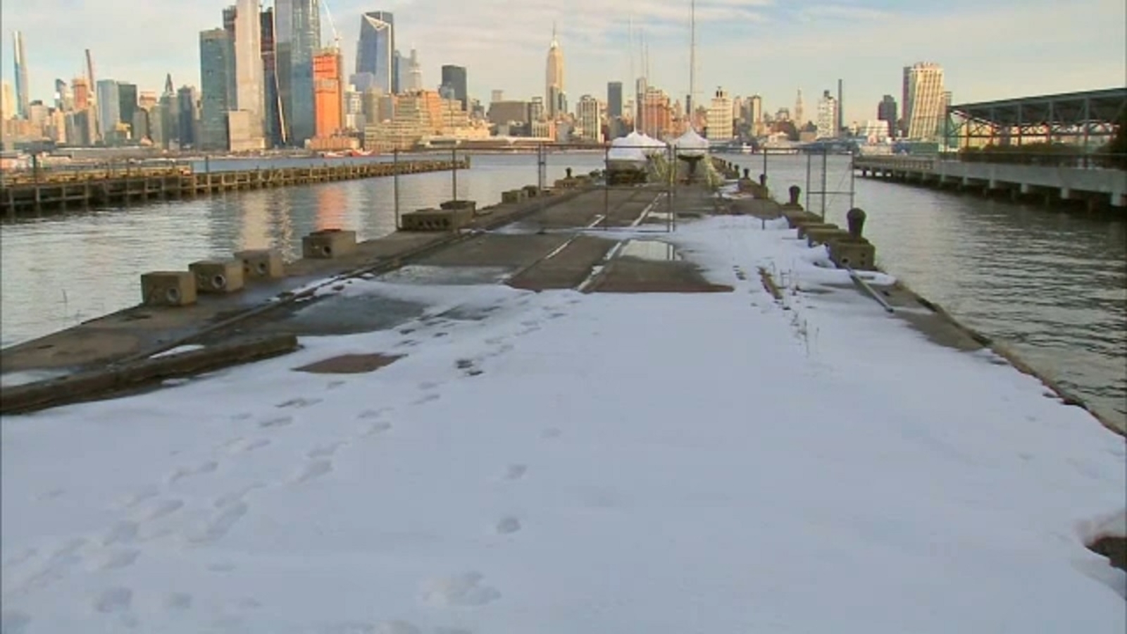 Woman rescued from Hudson River after sneaking on pier to take pictures - Vimarsana News