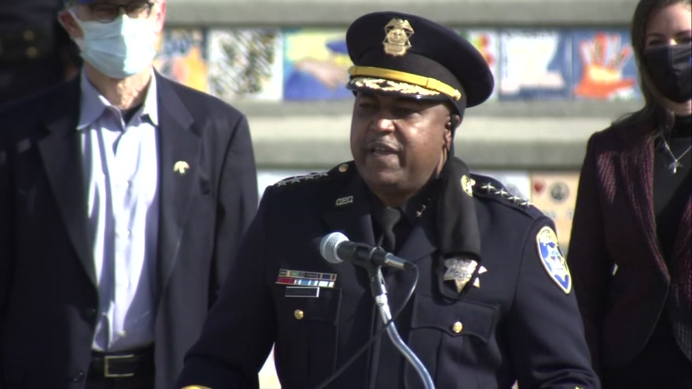 LeRonne Armstrong sworn in as new Oakland police chief