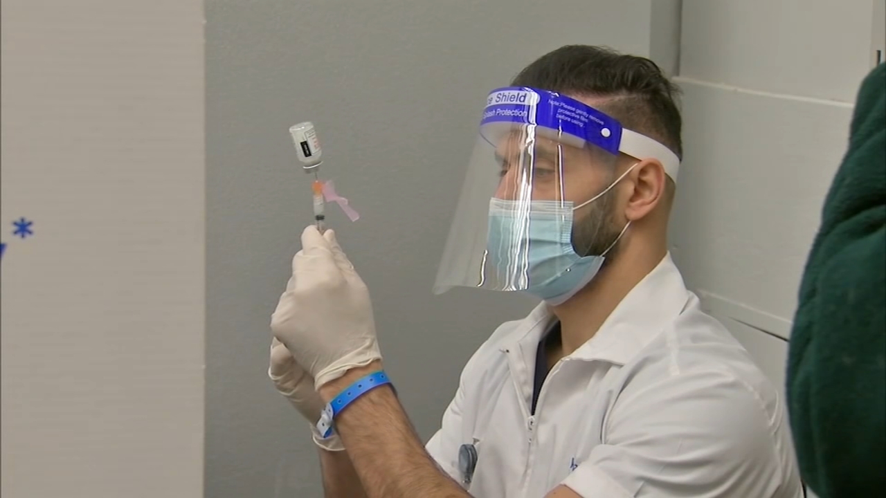 Illinois making it too hard to volunteer vaccine help, doctors say