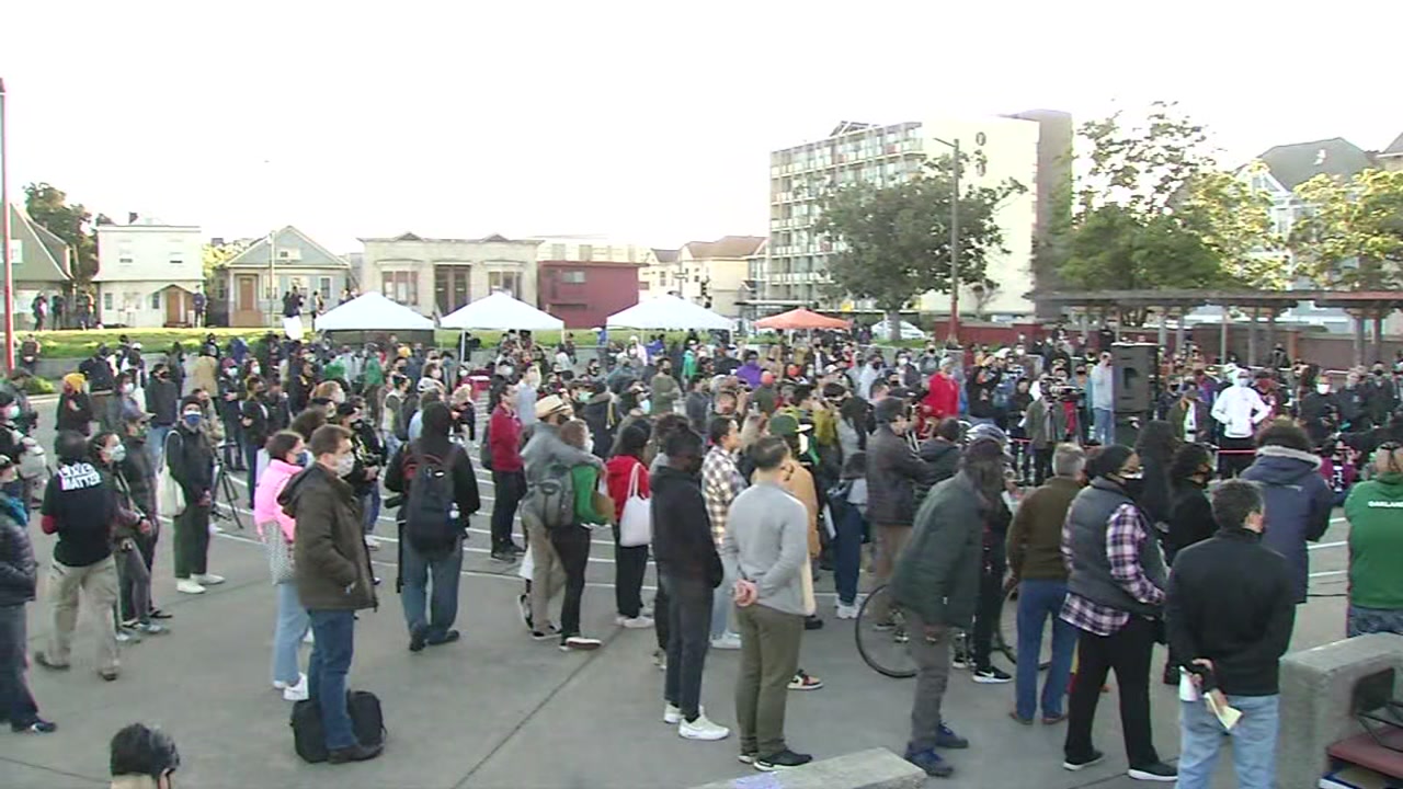 Oakland Chinatown rally against violence draws large crowd