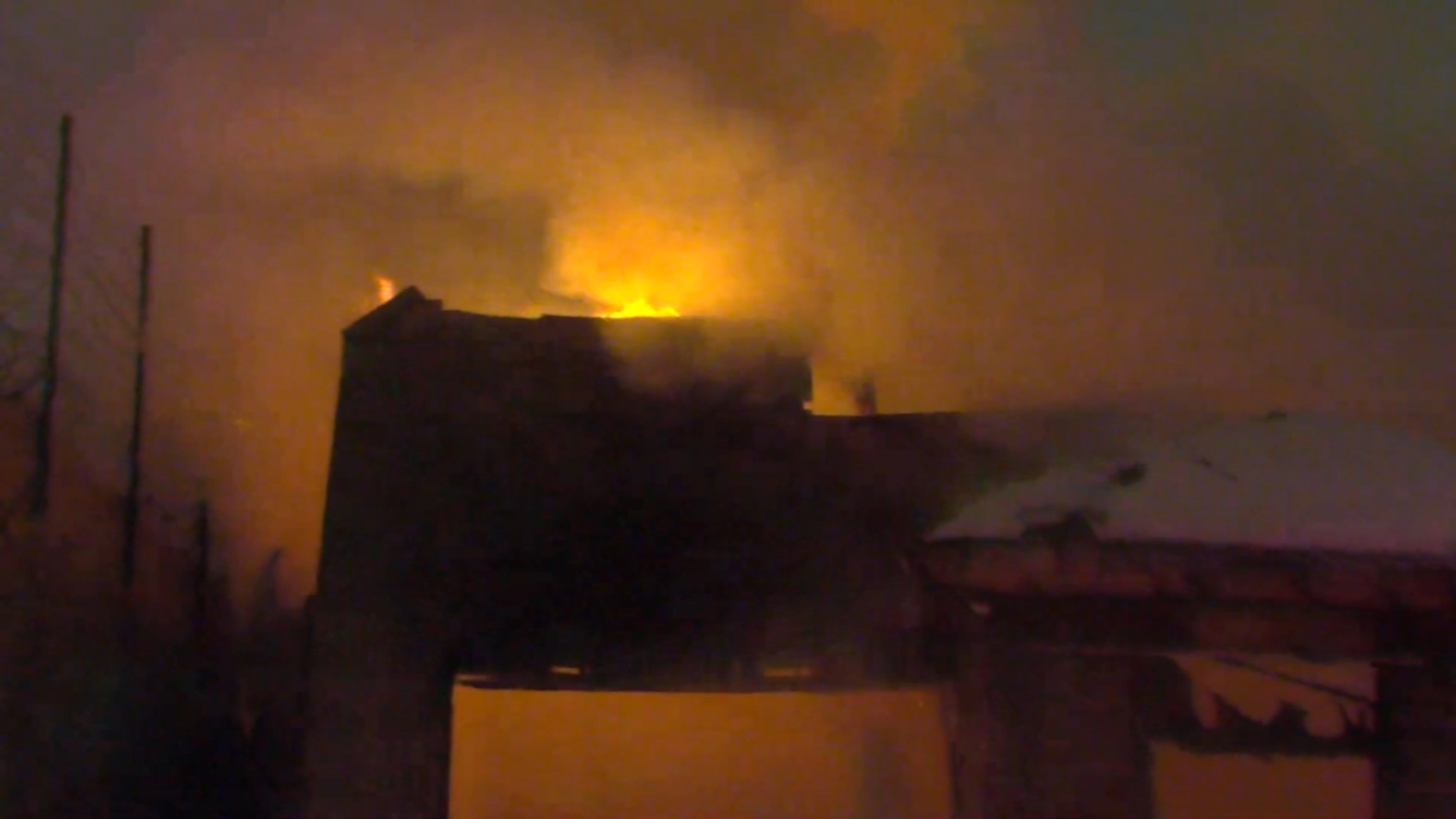 Firefighters battle fires in Chicago's Auburn Gresham neighborhood, Des Plaines casino amid freezing temperatures - Vimarsana News