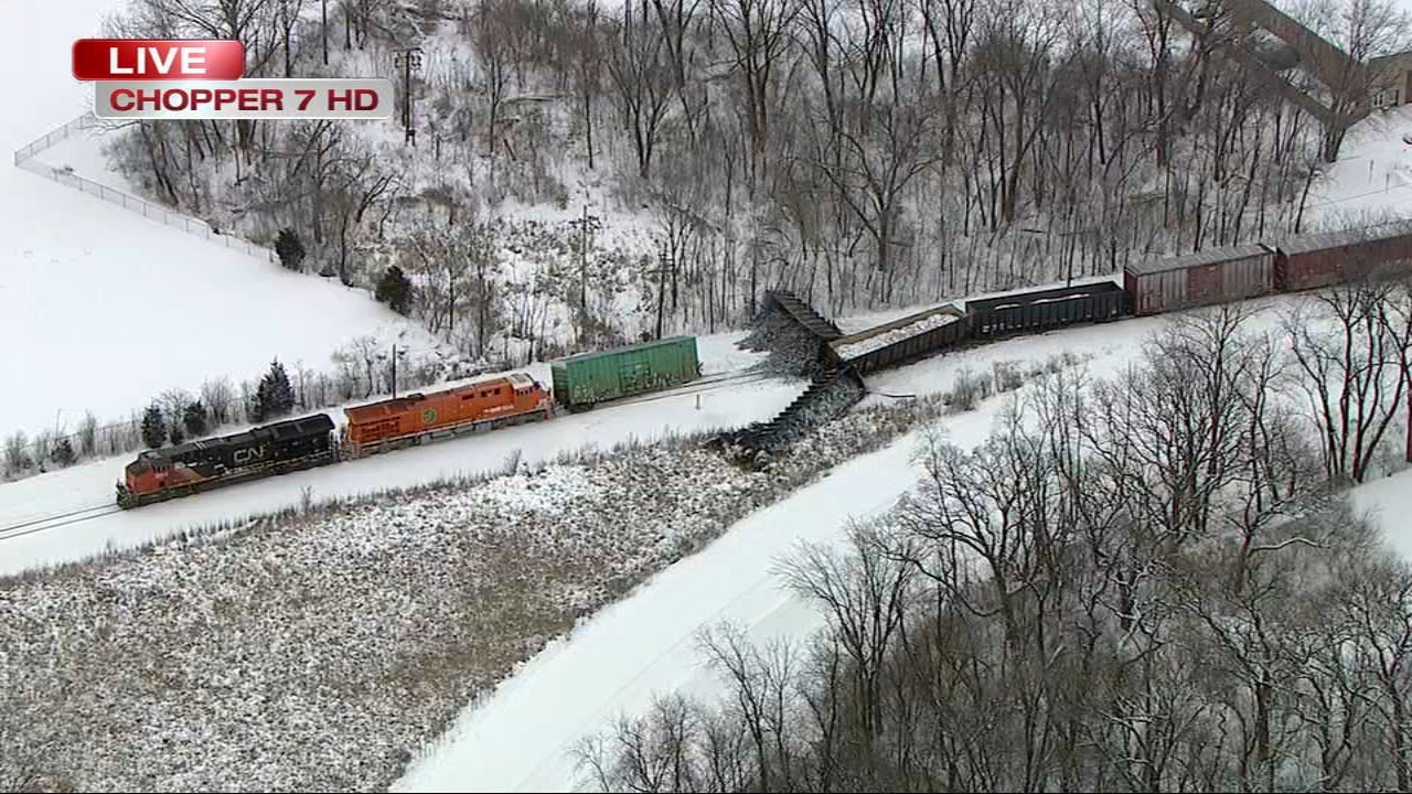 Metra UP-W busing travelers after freight train derailment in West Chicago