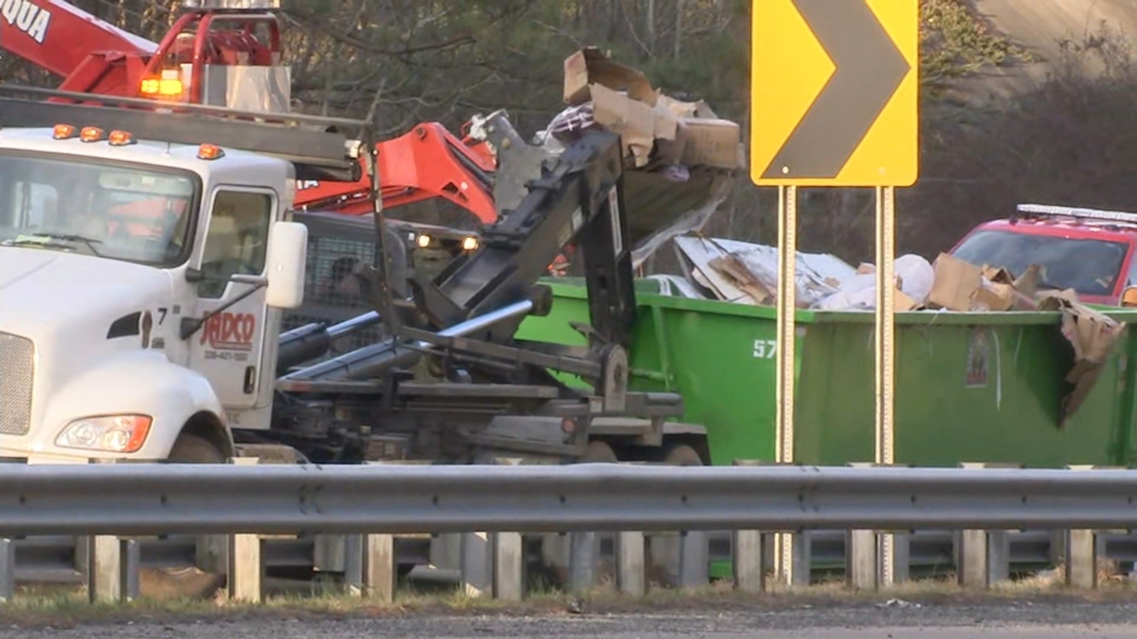 I-85N closed due to overturned tractor trailer that spilled bedding onto road - Vimarsana News