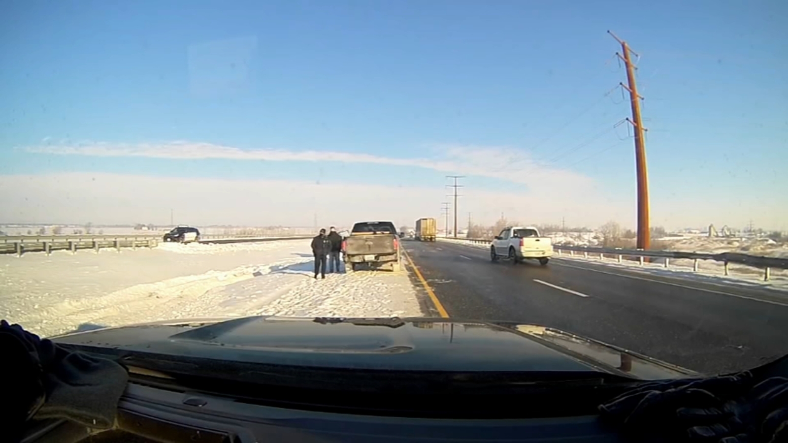 Close Call: Dashcam video captures semi losing control, barely missing central Illinois police officer - Vimarsana News