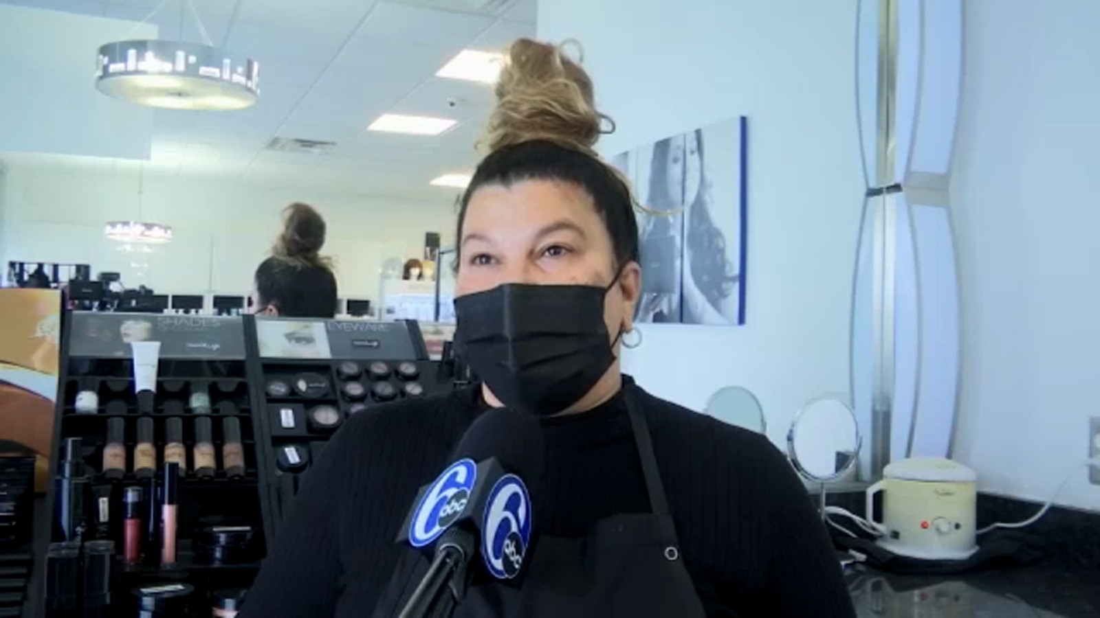 Cherry Hill, New Jersey salon owner Wanda Mora collects items to help people in need across Texas - Vimarsana News