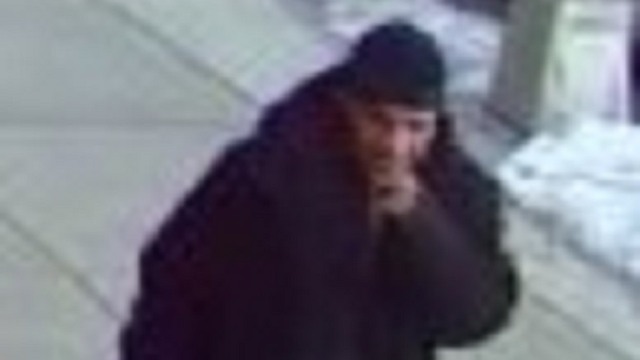 Police searching for man who vandalized Queens synagogue with swastika