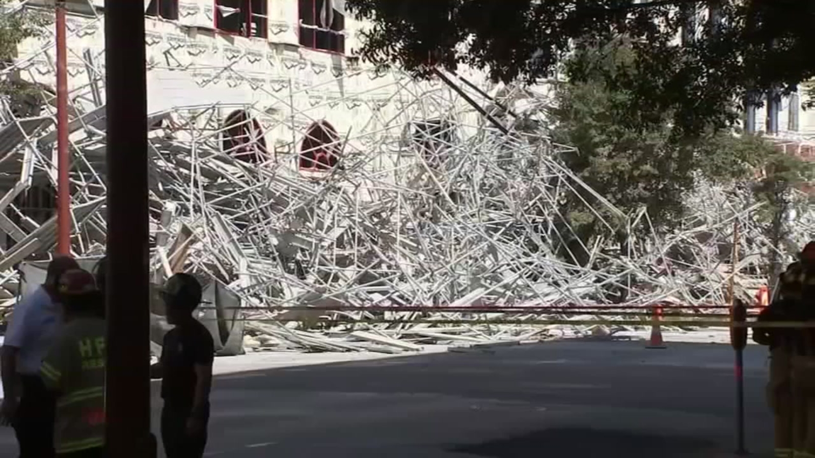 At Least 6 Workers Injured In Houston Scaffolding Collapse Abc7 Los At Least 6 Workers Injured In Houston Scaffolding Collapse Abc7 Los