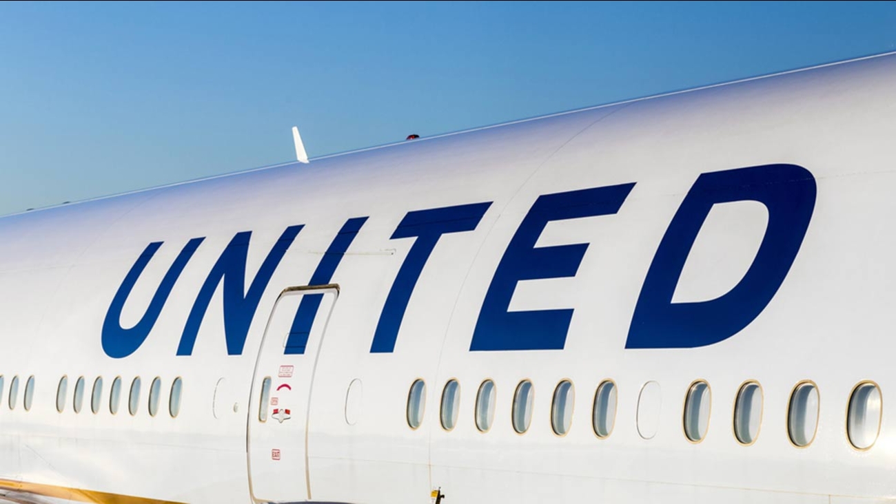 United pilots approve contract extension ABC7 Chicago