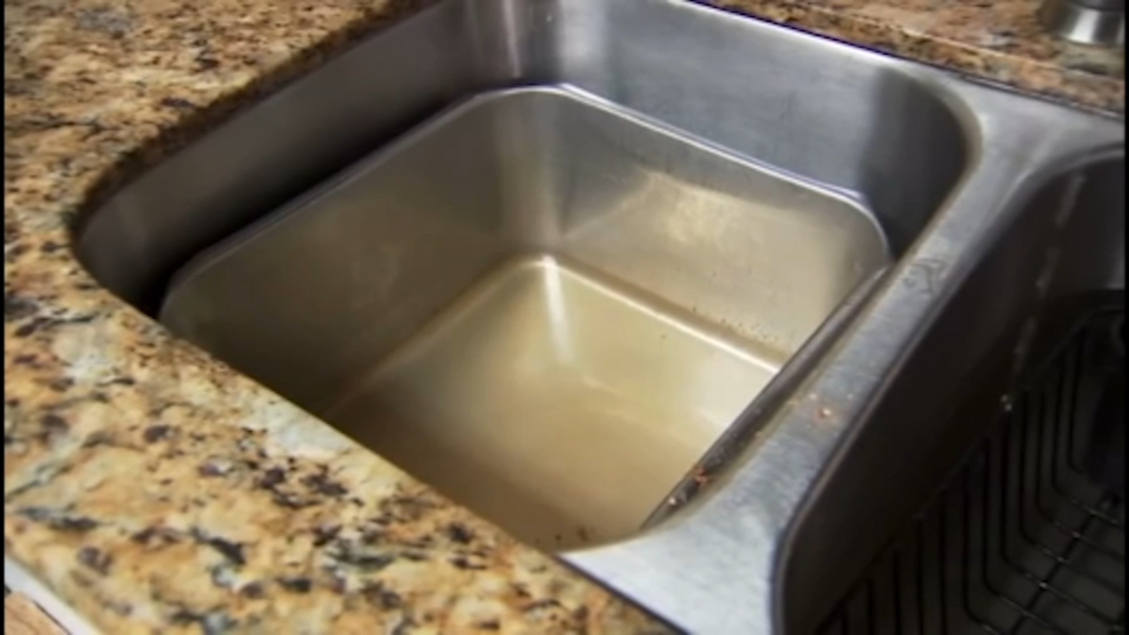 Smelly water complaints mount across Houston after last week's pressure loss due to winter storm - Vimarsana News