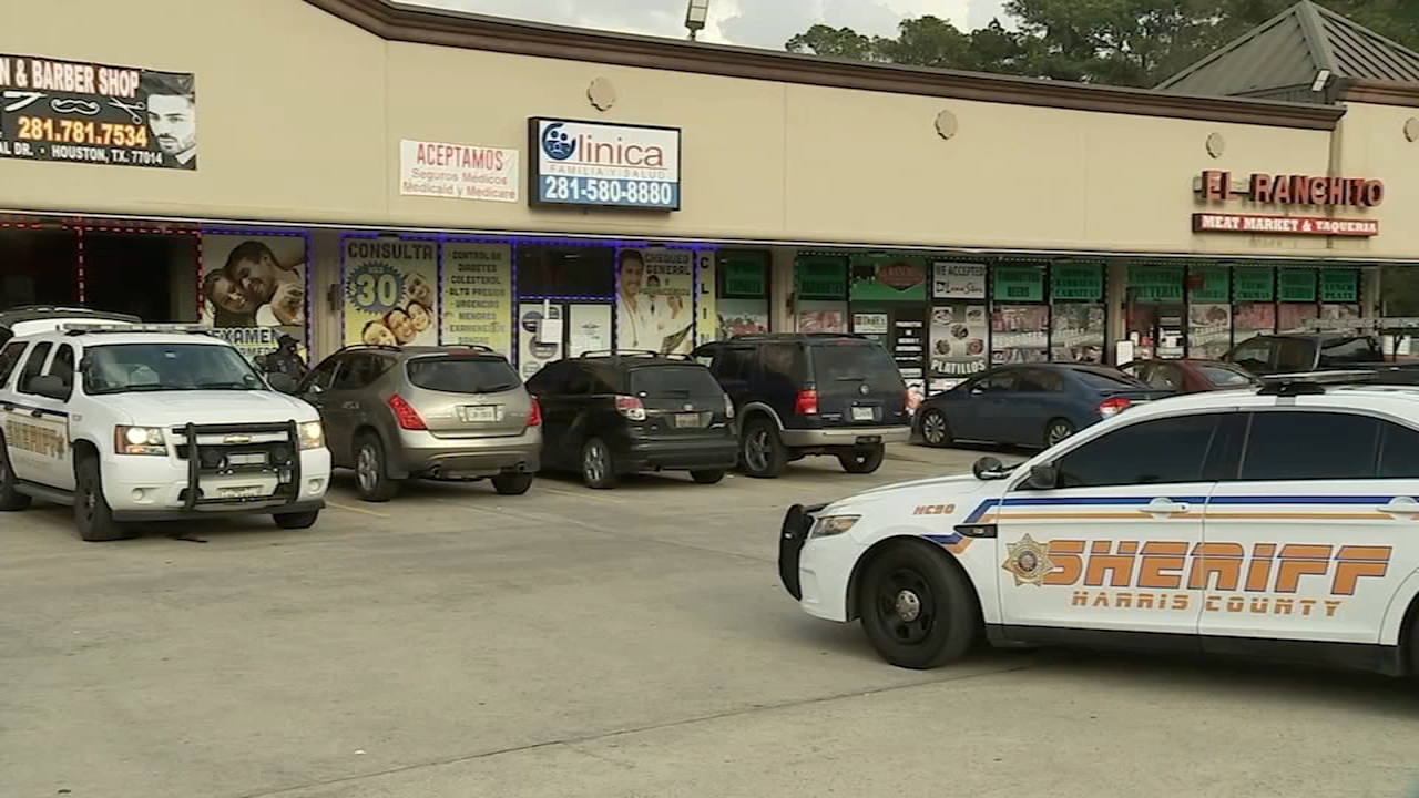 Doctor shot during attempted robbery, deputies say