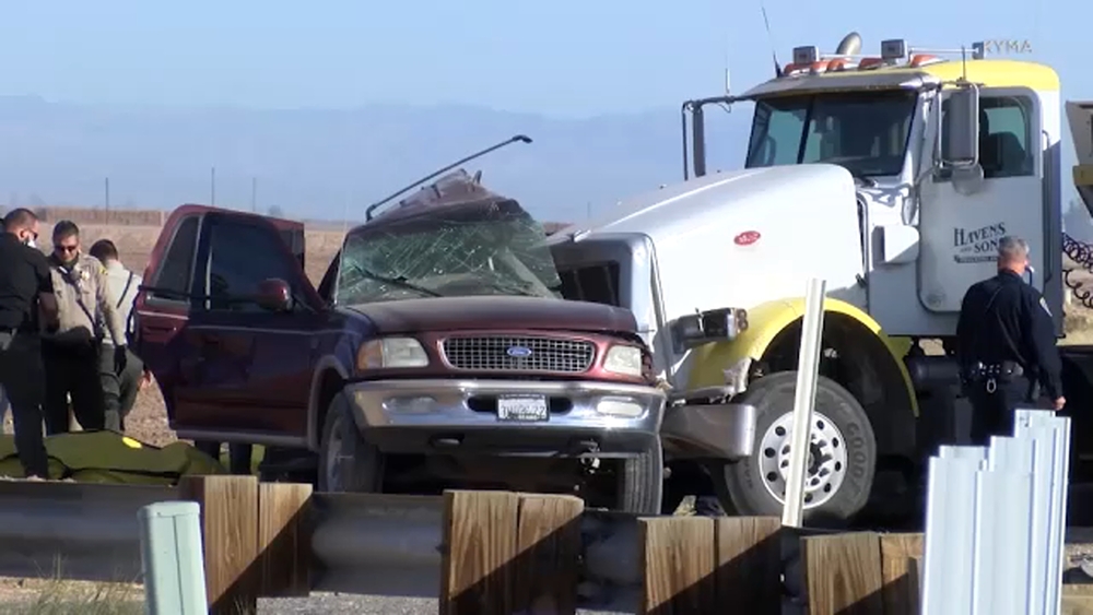 15 killed after crash involving big rig, SUV in Holtville