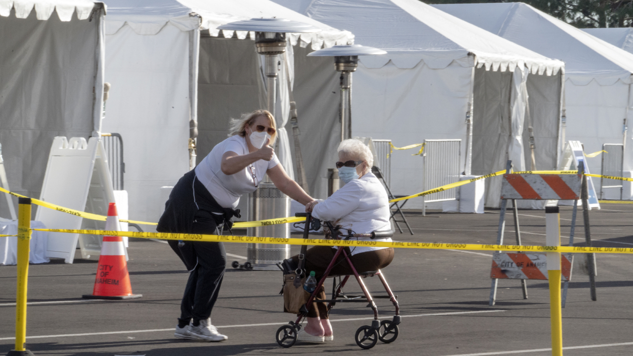 COVID vaccine super site at Disneyland temporarily closes