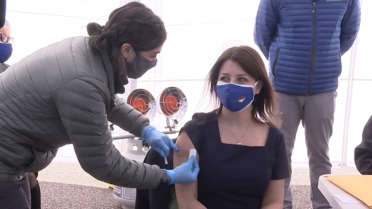 Dr. Cohen, Rev. Barber get COVID-19 vaccines