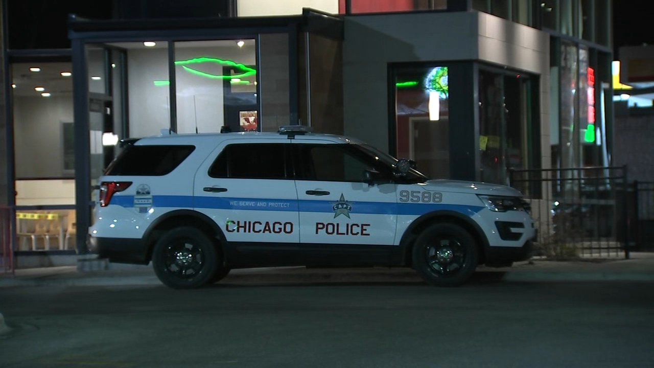 Rideshare driver carjacked in Englewood after asking passengers not to eat in car