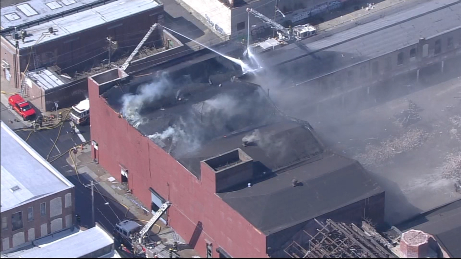 Crews battle building fire in North Philadelphia - 6abc Philadelphia