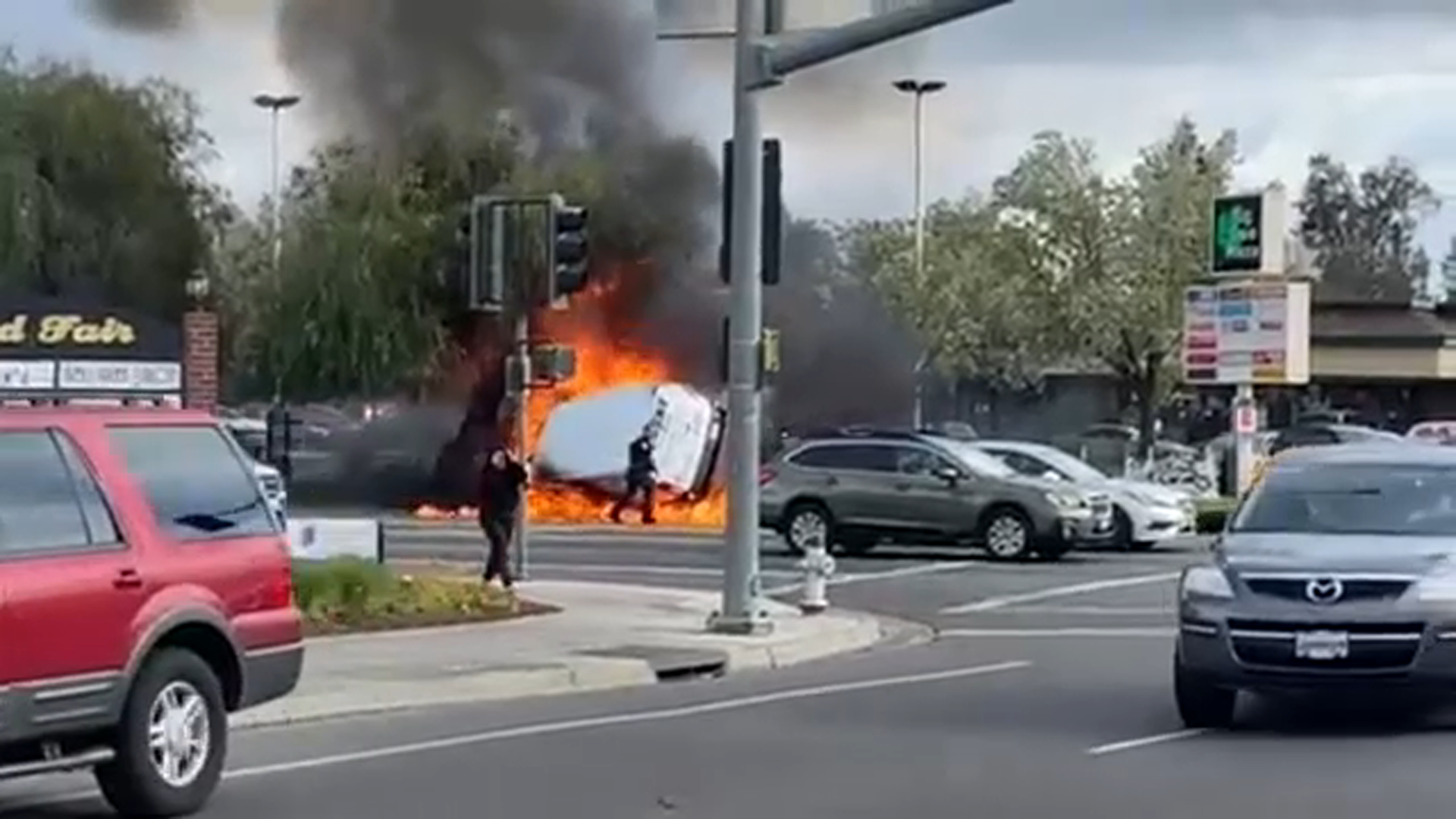 Fiery crash in northwest Fresno near Bullard and West leaves at least one dead