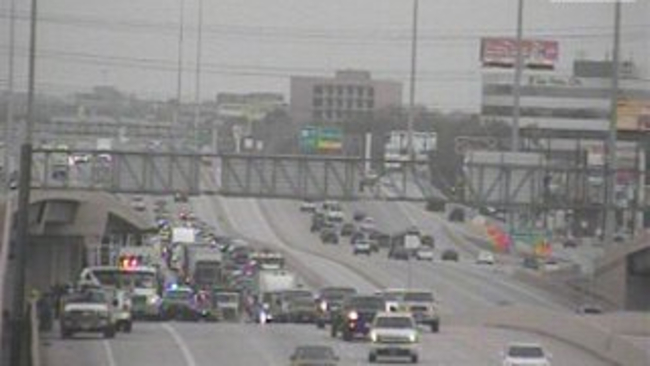 4 Vehicle Crash Shuts Down Us 290 Northwest Freeway Near 610 West Loop Abc13 Houston