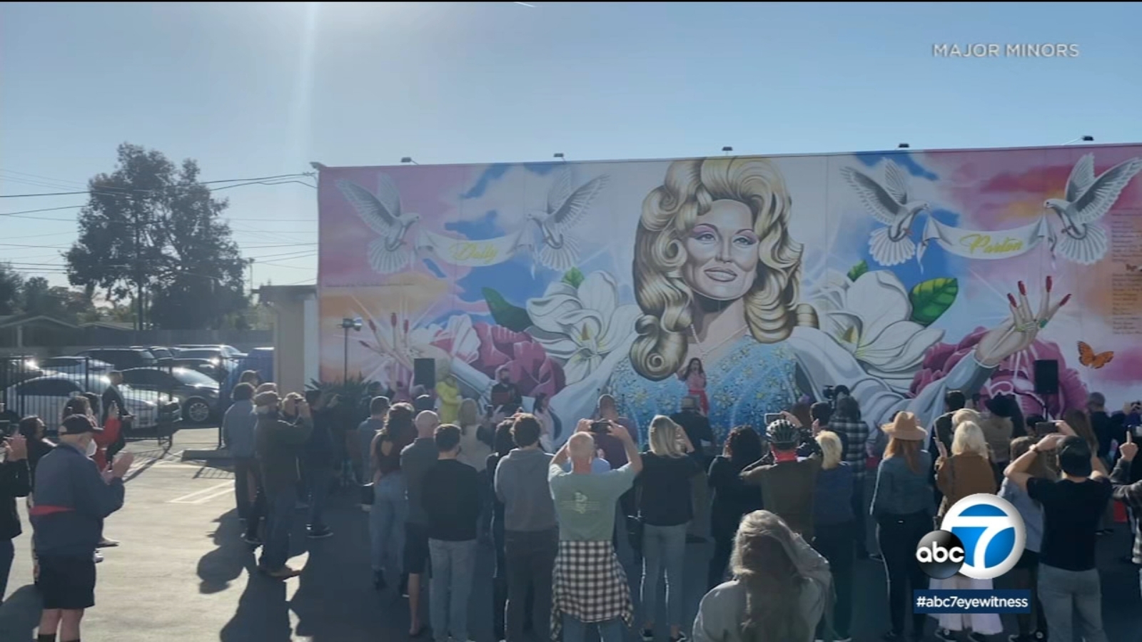 Dolly Parton mural unveiled at Costa Mesa's Strut Bar & Club ABC7 Los