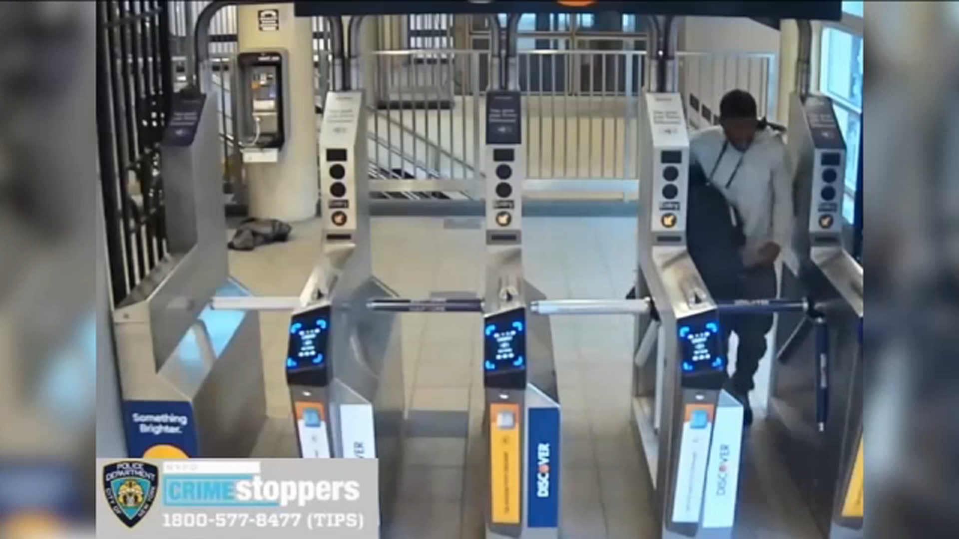Woman punched in face on Queens-bound subway