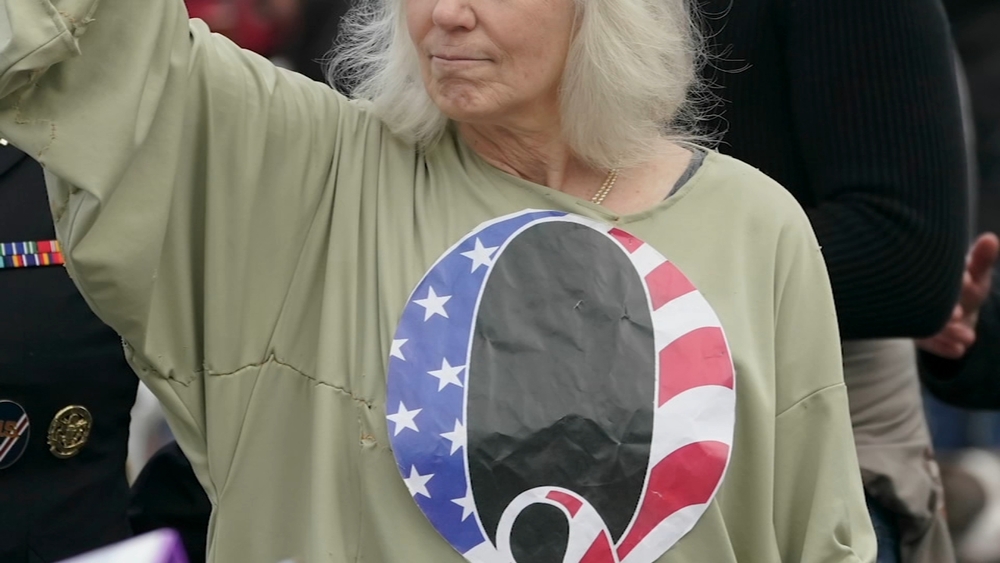 More women being lured in to extremist groups like QAnon during pandemic, educators say
