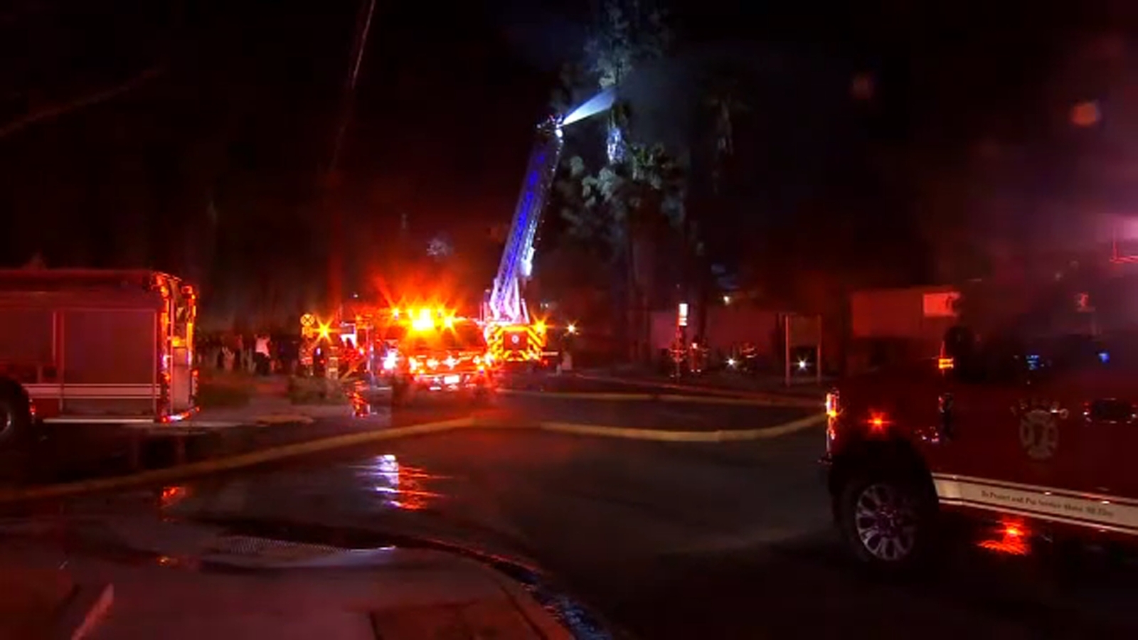 Dumpster fire spreads to nearby trees in central Fresno - ABC30 Fresno