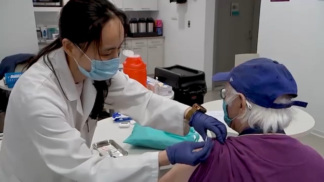 Pharmacist organizes COVID vaccine pop-ups