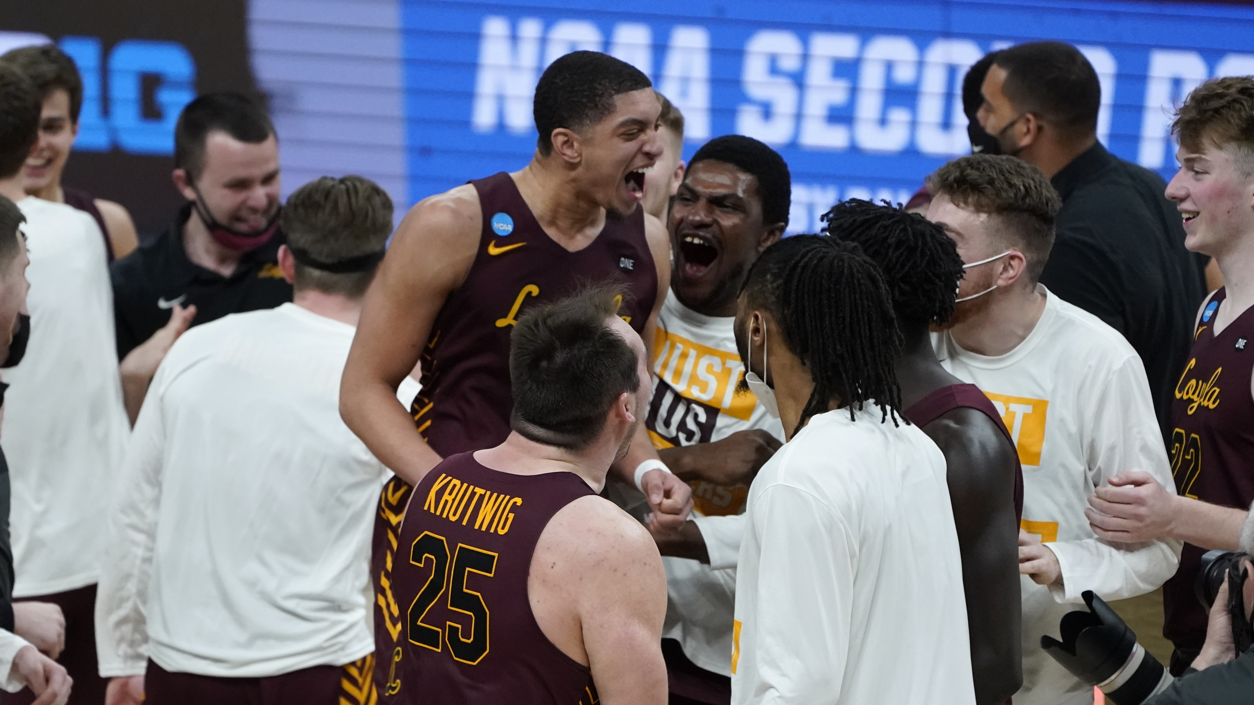 Loyola Chicago upsets U of I, heads to Sweet 16
