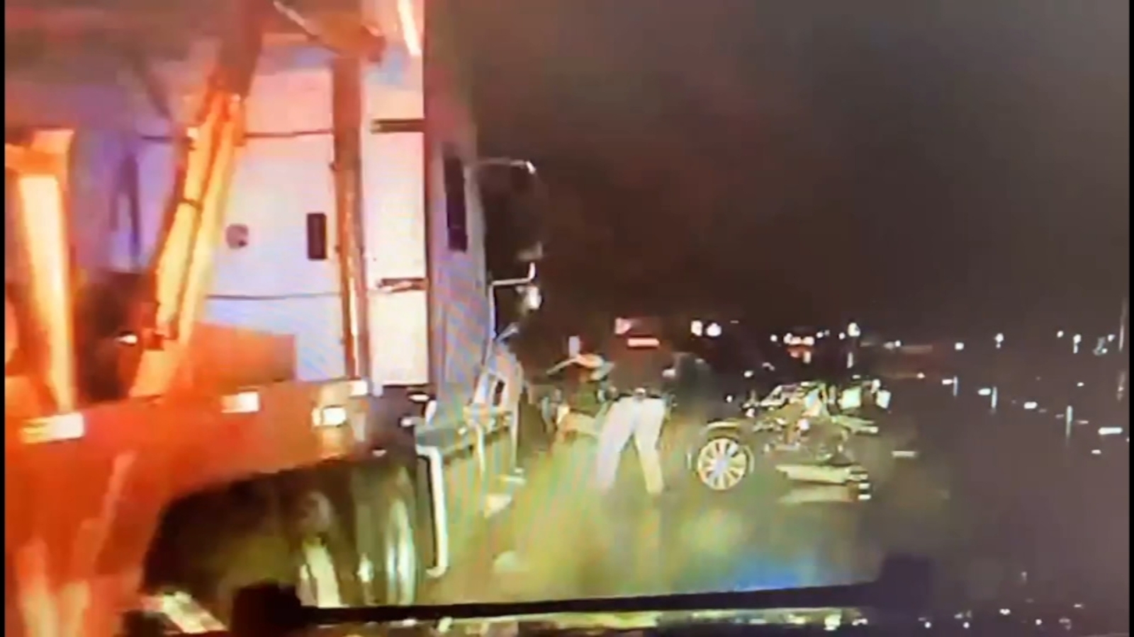 Wharton County sheriff's deputy nearly hit by 18wheeler while working
