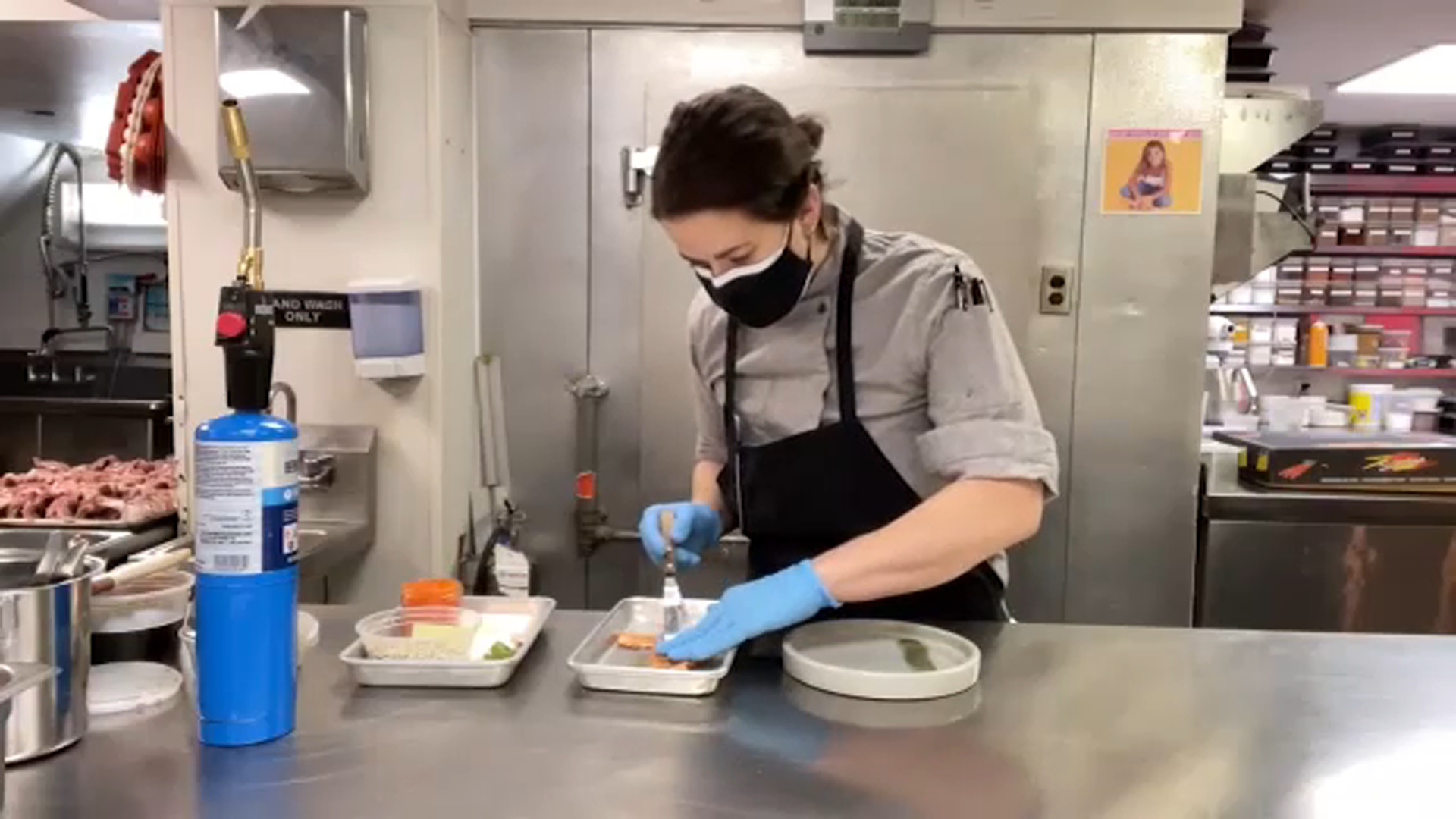 Restaurant invites out-of-work chefs into kitchen