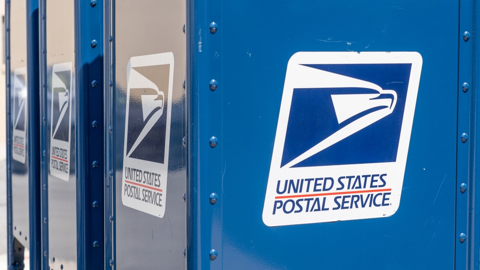 Postal worker charged with stealing credit card from mail route, using