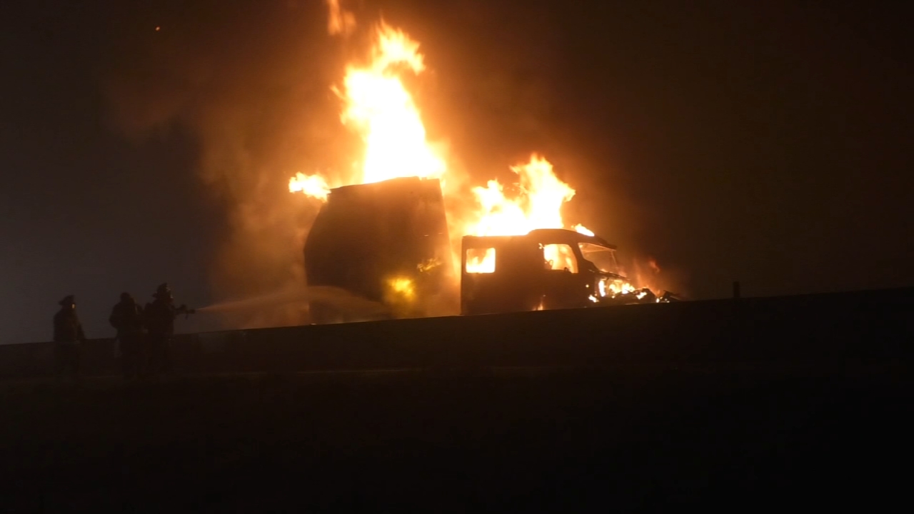 I-95 southbound lanes reopen after fiery crash near Dunn