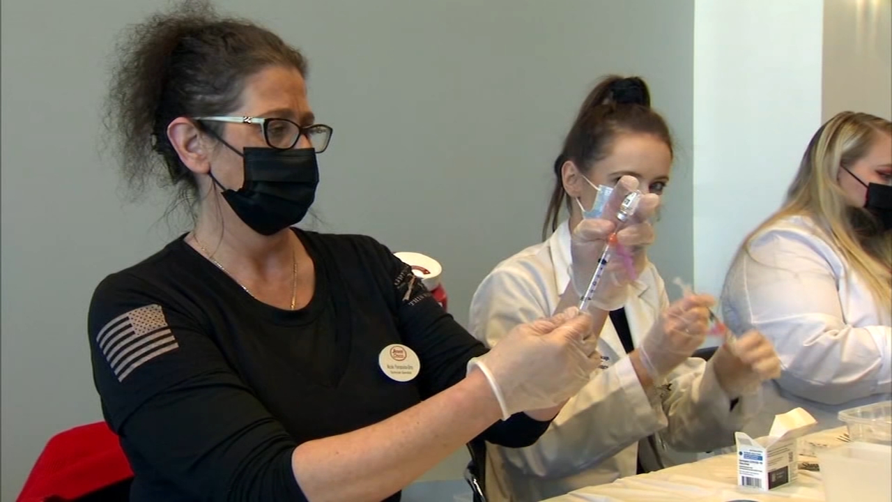 Chicago expands COVID vaccine eligibility to 1C as cases rise