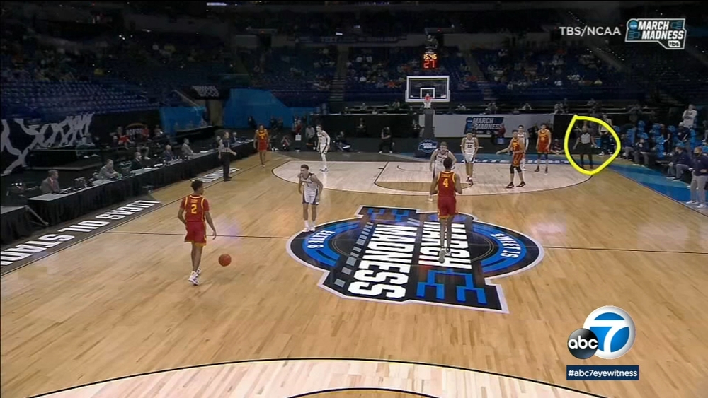 Referee collapses during USC-Gonzaga game