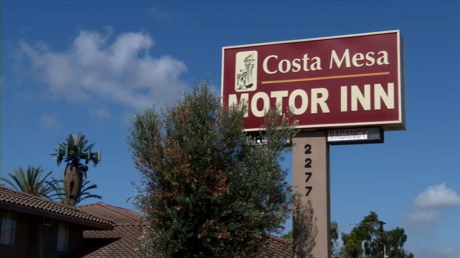 Costa Mesa Motor Inn Demolition For Luxury Apartments To Displace Low Income Families Abc7 Los Angeles