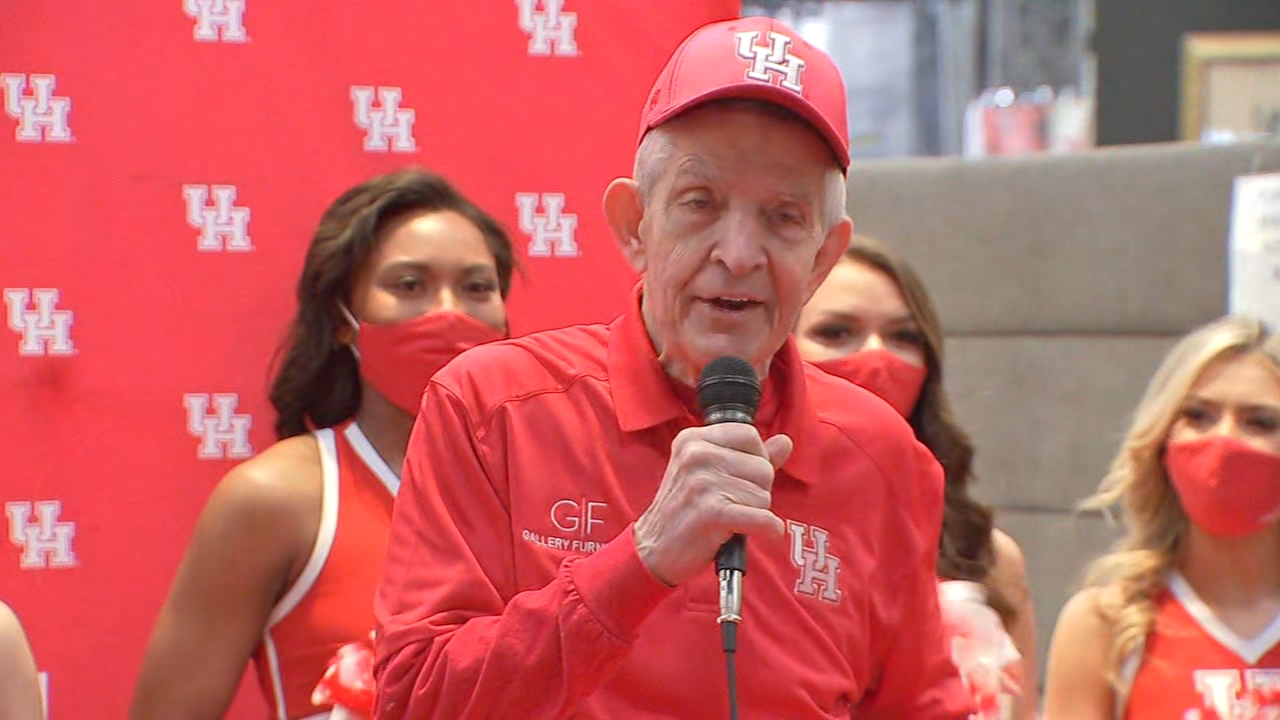 Mattress Mack sends 150 UH fans to Final Four game