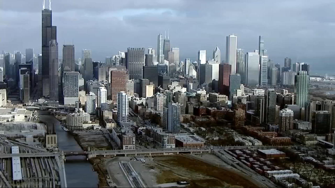 Chicago's top doctor issues Easter warning as COVID cases climb