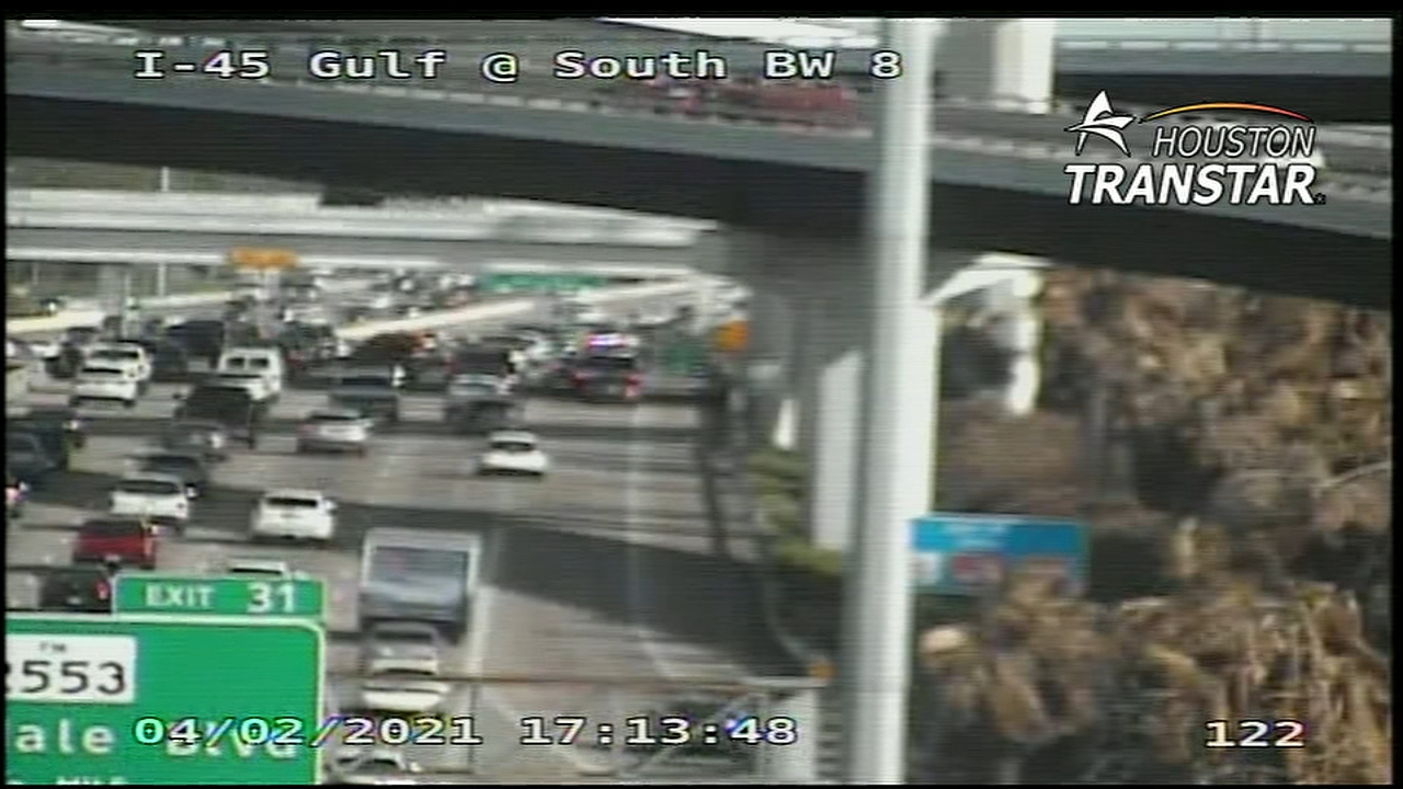Man was shot to death on Gulf Freeway, police say