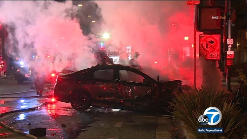 2 Killed 1 Critically Injured In Fiery Two Vehicle Crash In Jefferson Park Abc7 Los Angeles