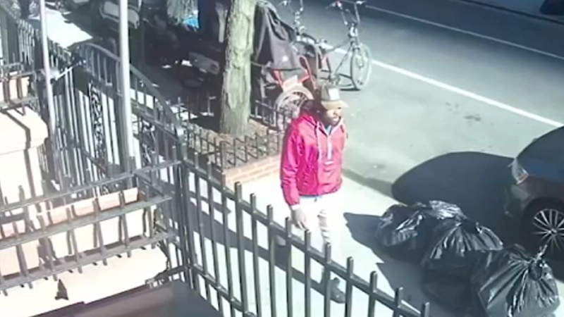 Video Shows Suspect Knock Elderly Man To Ground In Hell S Kitchen Nyc Abc7 New York