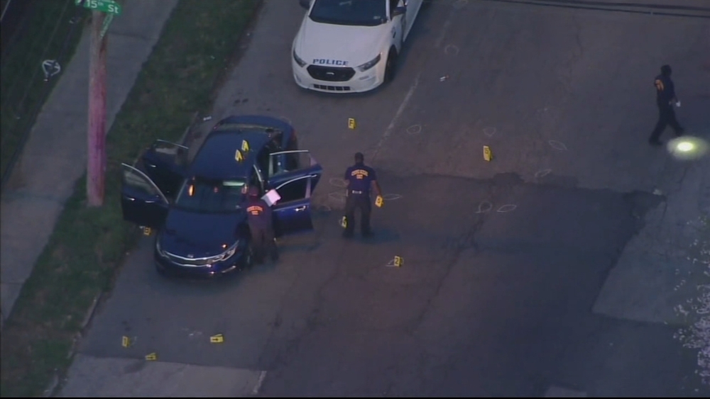 Officer shot in foot, suspect dead after police return fire
