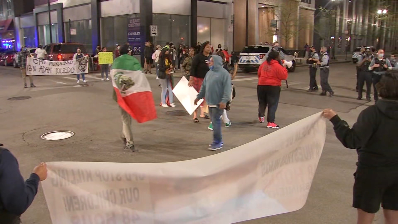 Protesters shut down Gold Coast intersection demanding video of CPD shooting released