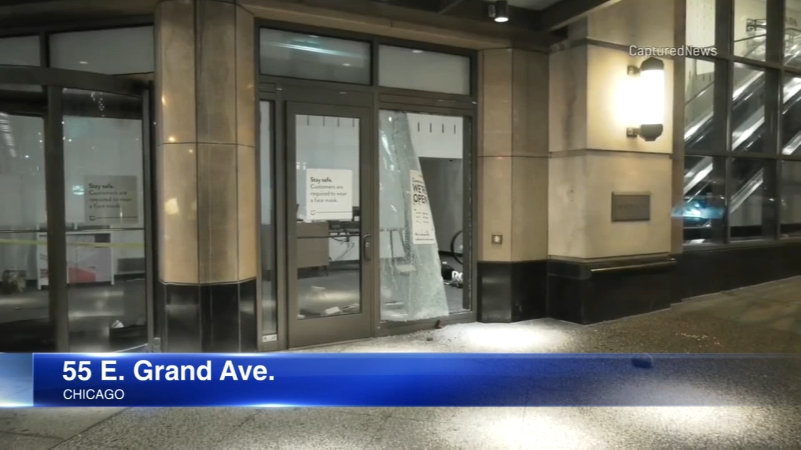 Nordstrom On Chicago S Mag Mile Broken Into As Burglars Steal Purses Merchandise 1 Charged Abc7 Chicago