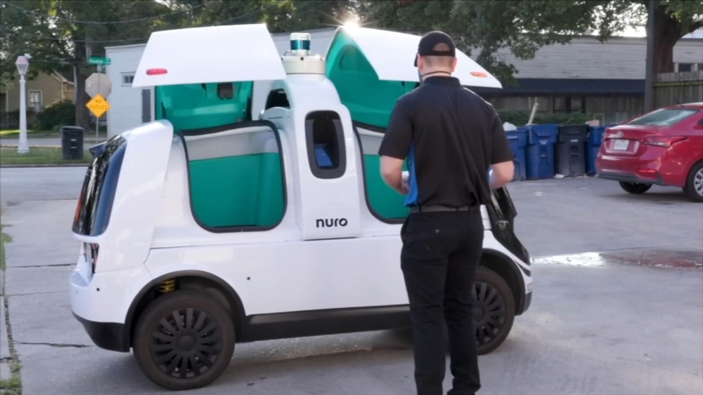 Domino's launches autonomous delivery in Houston