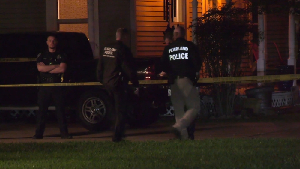 Hammer-wielding intruder shot by Pearland homeowner